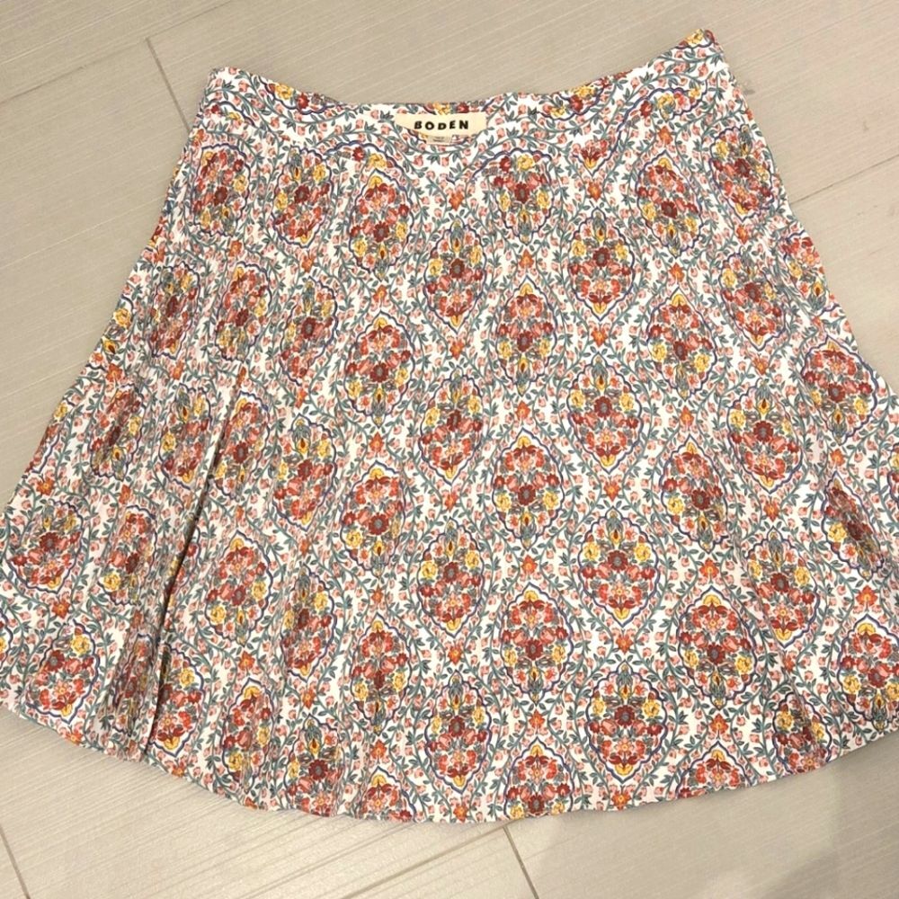 Boden pleated Women's Skirt Size 6, NWOT